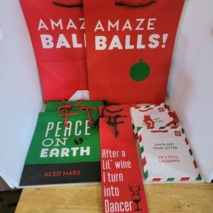 Hallmark Christmas Gift Bags 8 Assorted Sizes 2 Small 2 Medium 2 Large 2 Bottle